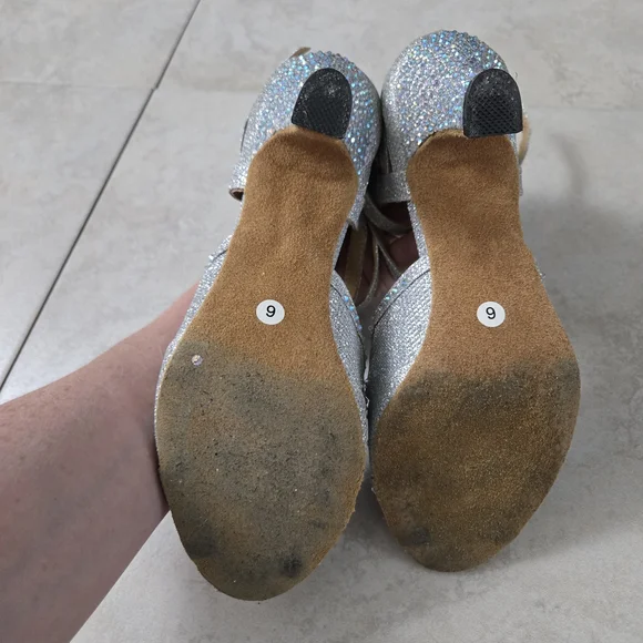 Silver TT Dancewear Ballroom Shoes w/ Quick Release – Size 6 - 2.5" Heel - Picture 6 of 7